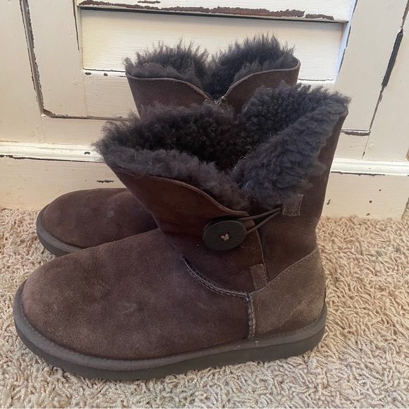 UGG Australia Original Women’s Bailey Button II Chocolate Short Booties Boot 5 - Picture 9 of 11